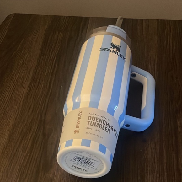 Stanley 30 oz Quencher H2.0 FlowState Tumbler  Oasis Collection Cornflower blue - Picture 3 of 3